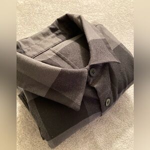 Lululemon Gray Black Plaid Long Sleeve Button Up Flannel Size M Men Zipper